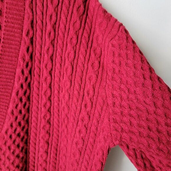 EUC LYSSE NEW YORK RED AND BLACK DEEP V SOFT KNIT SWEATER SIZE M - Picture 3 of 16